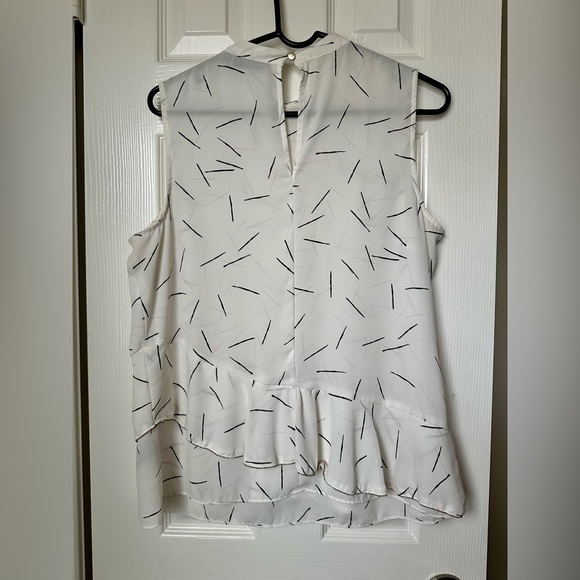 Apt. 9 Women’s Sleeveless blouse - Picture 2 of 5